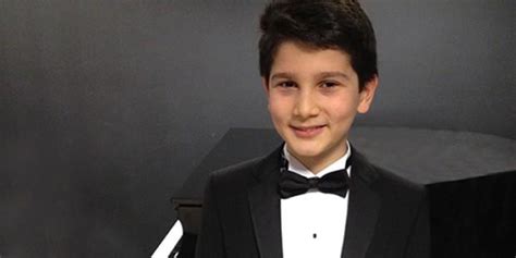 İ­s­t­a­n­b­u­l­ ­M­ü­z­i­k­ ­F­e­s­t­i­v­a­l­i­­n­i­n­ ­­G­e­n­ç­ ­S­o­l­i­s­t­i­­ ­1­1­ ­Y­a­ş­ı­n­d­a­k­i­ ­K­a­a­n­ ­B­a­y­s­a­l­